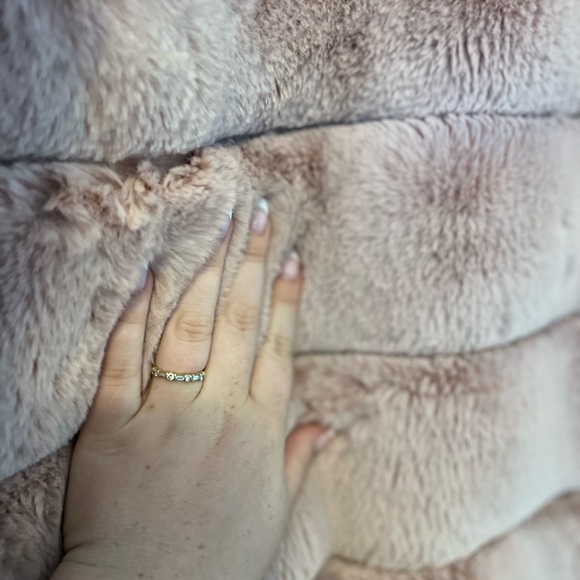 Luxe Pink Faux Fur Coat - Picture 4 of 6